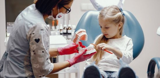 dziecko u stomatologa